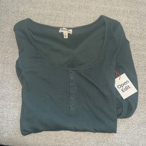 Ribbed and super soft snap closure bodysuit.